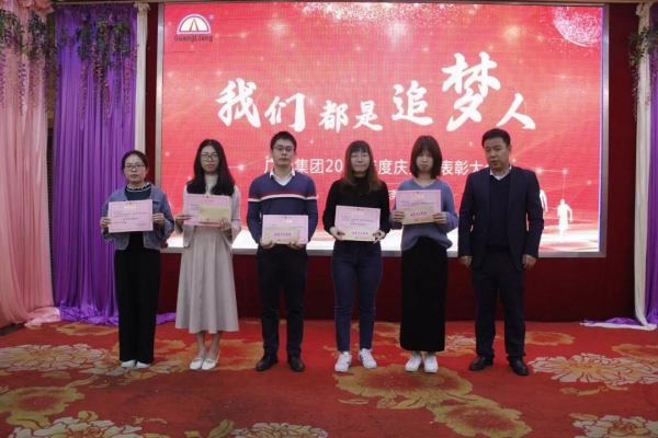 一名党员，就是一面鲜红的旗号